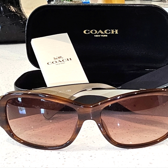Coach sunglasses and case - Picture 1 of 7